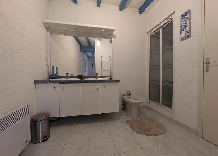 Holiday home Maison De Village Au Coeur De Collioure A 100M De La Plage - Fr-1-309-264 *